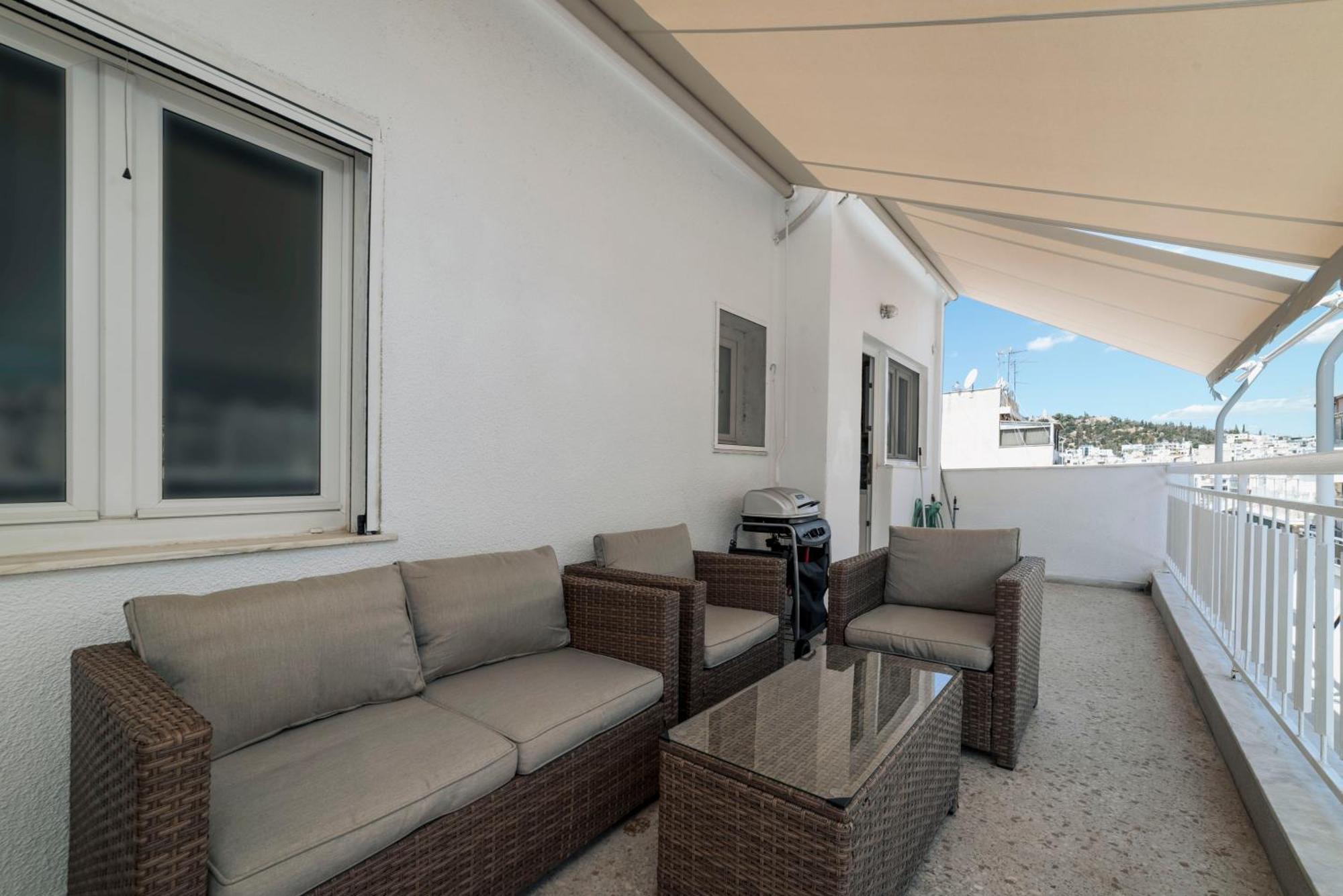 Skyline Penthouse 2bd Close To Metro Station Apartment
